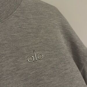 ALO Yoga Gray Accolade Crewneck